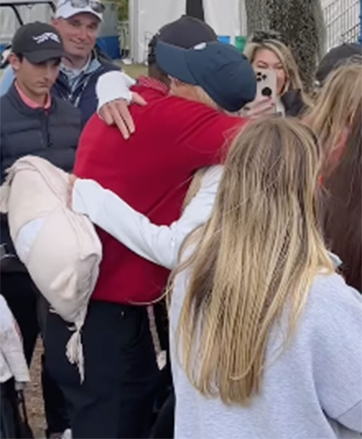 Tiger Woods embraces ex-wife Elin Nordegren in heartfelt PNC Championship moment