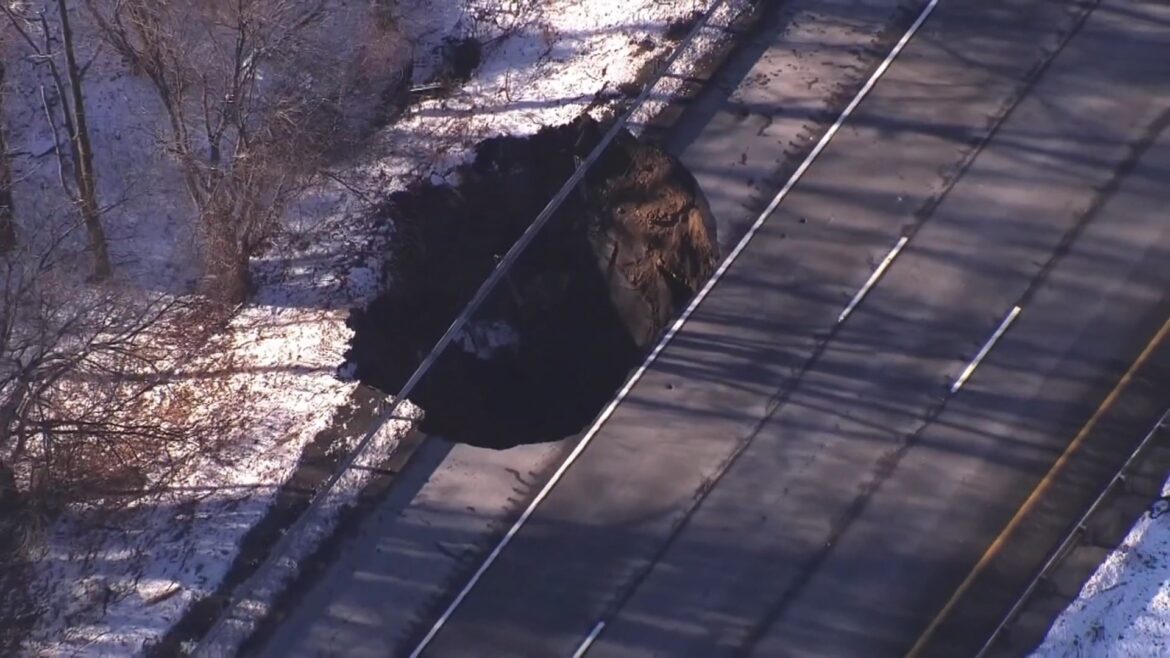 Monster sinkhole opens along major New Jersey highway, leading to closures, traffic delays