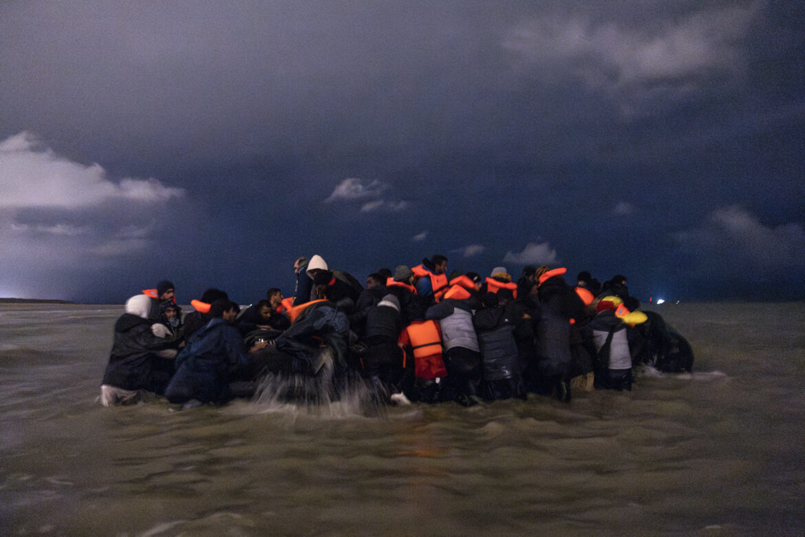 3 dead off northern France coast in attempt to cross English Channel