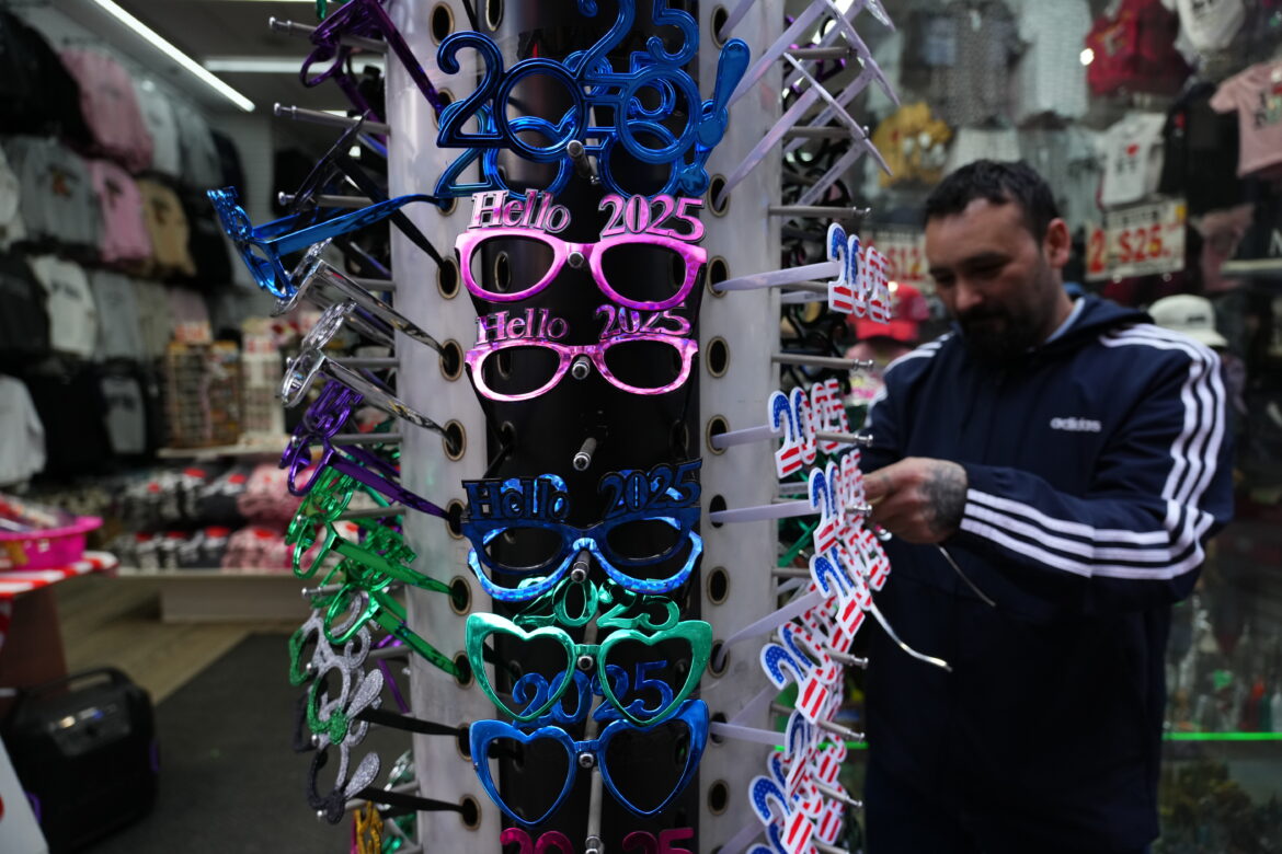 Meet the New Year’s Eve vendors slinging merch around Times Square: ‘Everybody needs extra dough now’