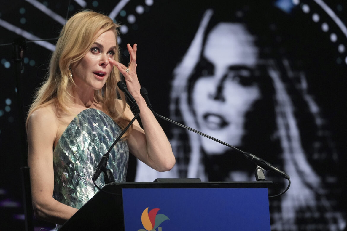 ‘This Is For You’: Nicole Kidman Tears Up Paying Tribute To Late Mother In Touching Speech